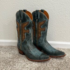 Frye size 7.5 teal and tan cowgirl boots